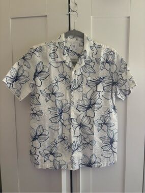 GAP White Short-Sleeve Button-Down with Navy Floral Outline
